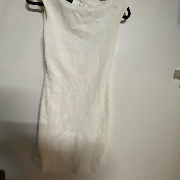 White dress with design on it size 12 - Picture 3 of 5